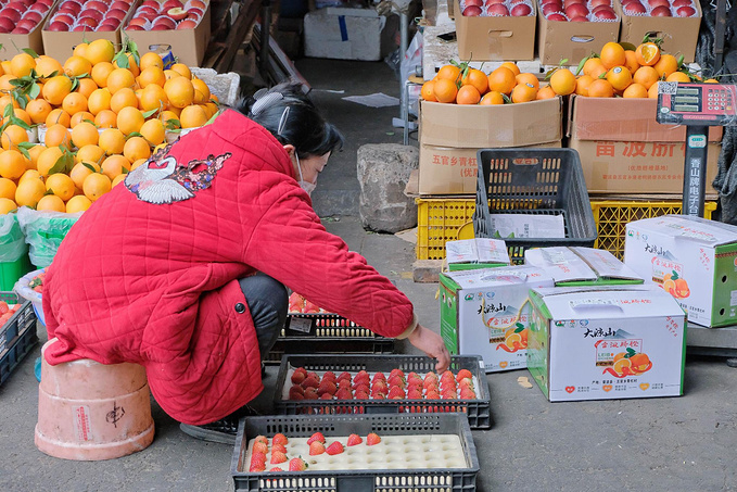 去批发市场进水果
