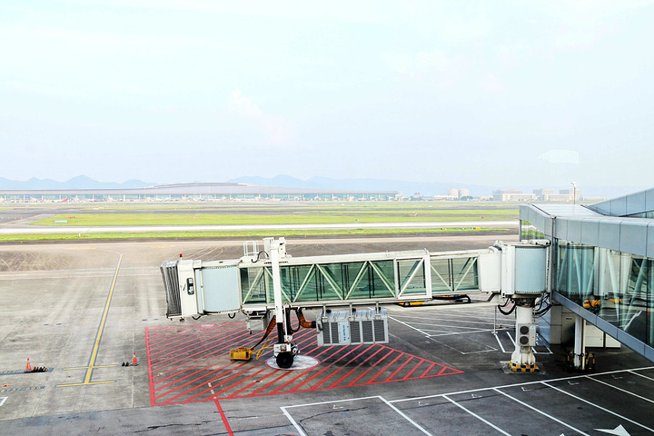 "究其原因不仅仅是因为到江北国际机场比较近，主要是飞往同一个目的地，重庆机场的机票始终要比成都便宜_江北国际机场"的评论图片