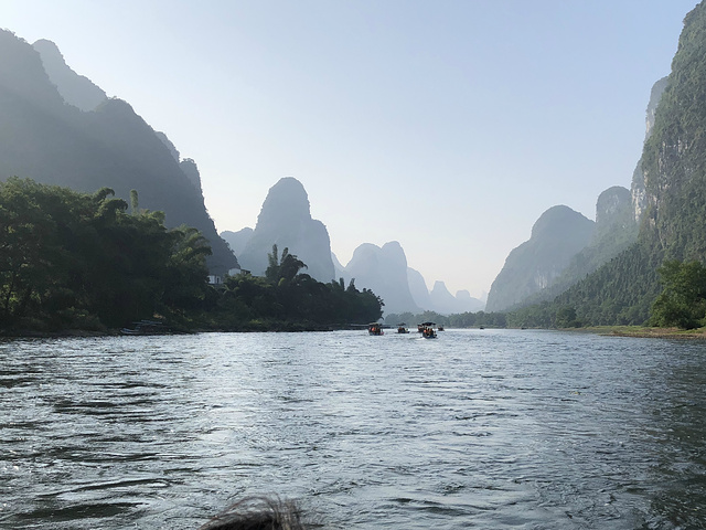 "去桂林旅游，想必都是为了看到桂林山水而去的吧，在桂林的众多景点中，漓江的风光能表现出桂林山水的魅力_漓江风景名胜区"的评论图片