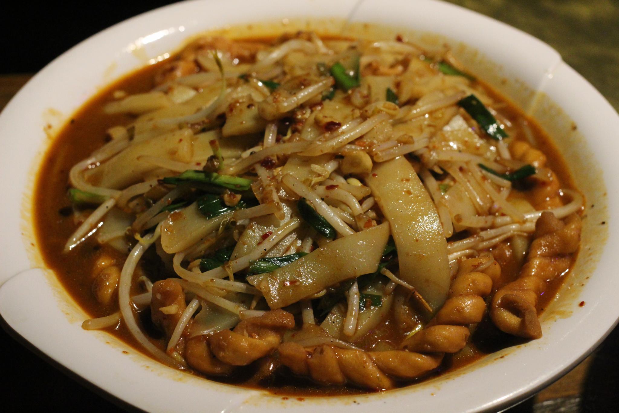 麻花炒碗托,碗托是平遥当地的特色美食,用来炒或凉拌都是上等的美味