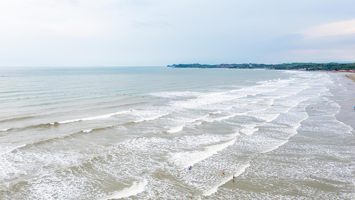 "在 防城港 的白浪滩，这个休闲度假景区展现的淋漓尽致。 防城港 市 中国 唯一一个沿海和延口岸的地方_白浪滩"的评论图片