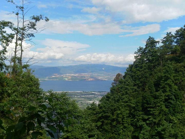 "一般游览苍山，可选择从中和索道或感通索道上到半山腰，沿玉带云游路步行欣赏沿途美景，到七龙女池中..._苍山"的评论图片