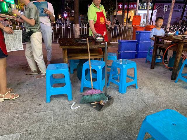 香香老贵阳鱿鱼炖土鸡火锅店(飞山街店)