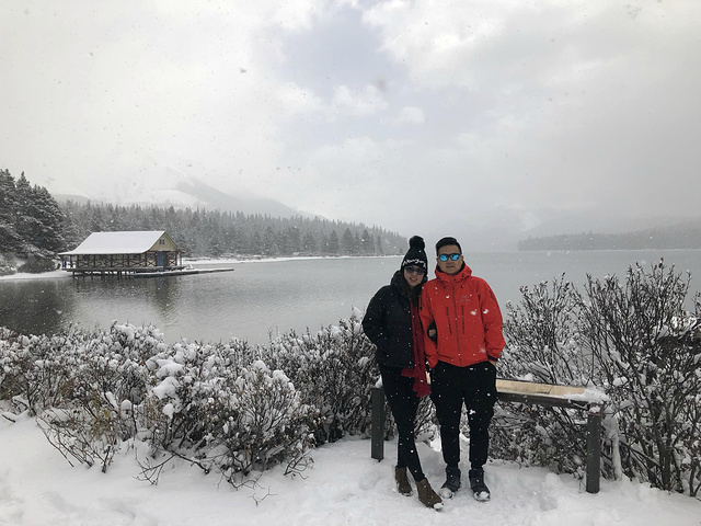 "玛琳湖因为冬季游船停运，所以只能在湖边拍一下照片，留下了些许遗憾，但是幸运也不期而遇，我们又看..._玛琳湖"的评论图片