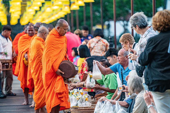 金池寺:日出照亮世间,布施.
