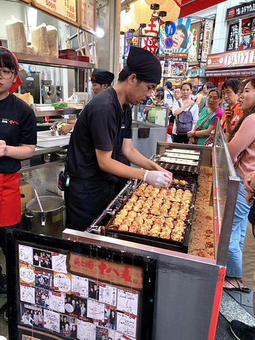 "在去通天阁之前，我们有去道顿崛，个人感觉是又是一条到此一游的街道，没有停留的必要_通天阁"的评论图片