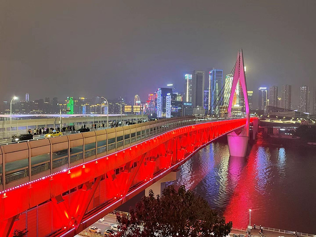 "《重庆最美的大桥，夜景最佳观赏地》这几处几乎是整个重庆夜景最佳观赏地。旅游小贴士：千厮门大桥_千厮门大桥"的评论图片