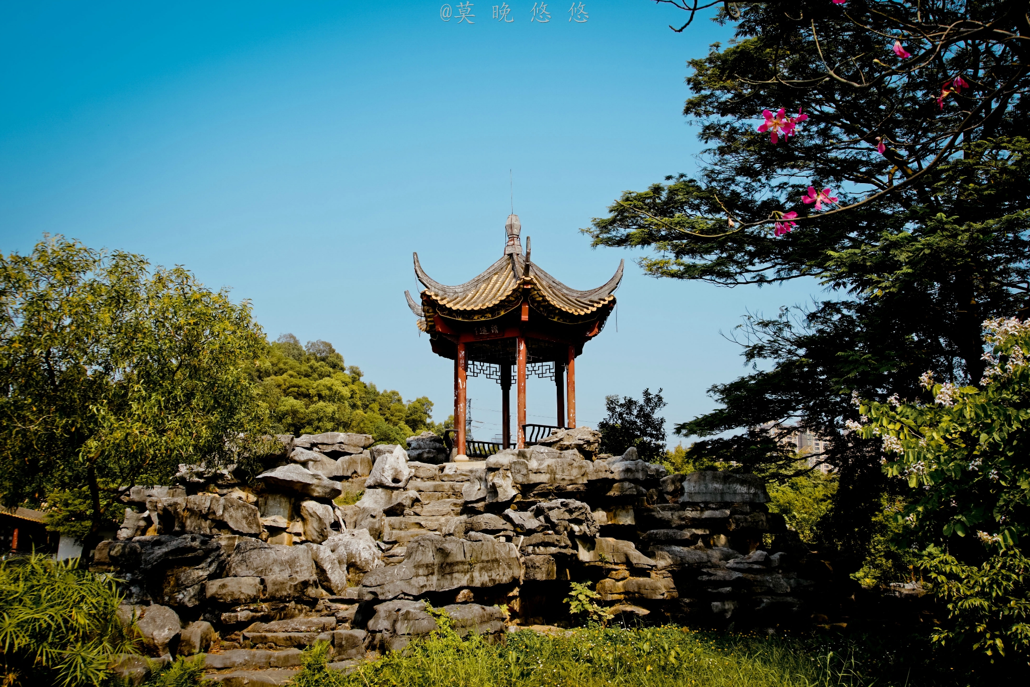 中国传统园林的白墙黑瓦照片摄影图片_ID:317288829-Veer图库