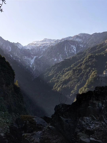 "据说，苍山上的雪是一个善良的姑娘，为镇压为祸一方的瘟神所化身的_苍山"的评论图片