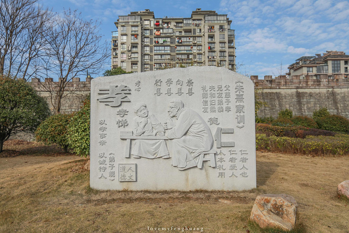 "...在17度左右，江水还带来一江宛如仙境的奇雾，如今水清、风凉、雾奇，已成为 新安江 三绝闻名于世_新安江"的评论图片