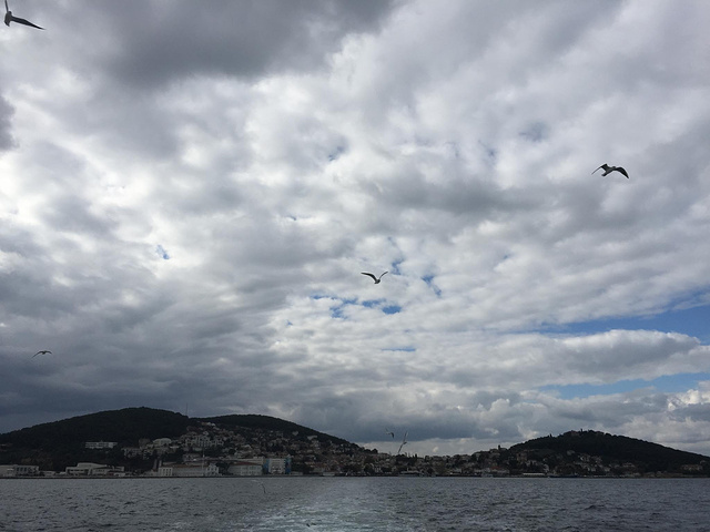 博斯普魯斯海峽它北連黑海南通馬爾馬拉海和地中海把土耳其分隔成亞洲