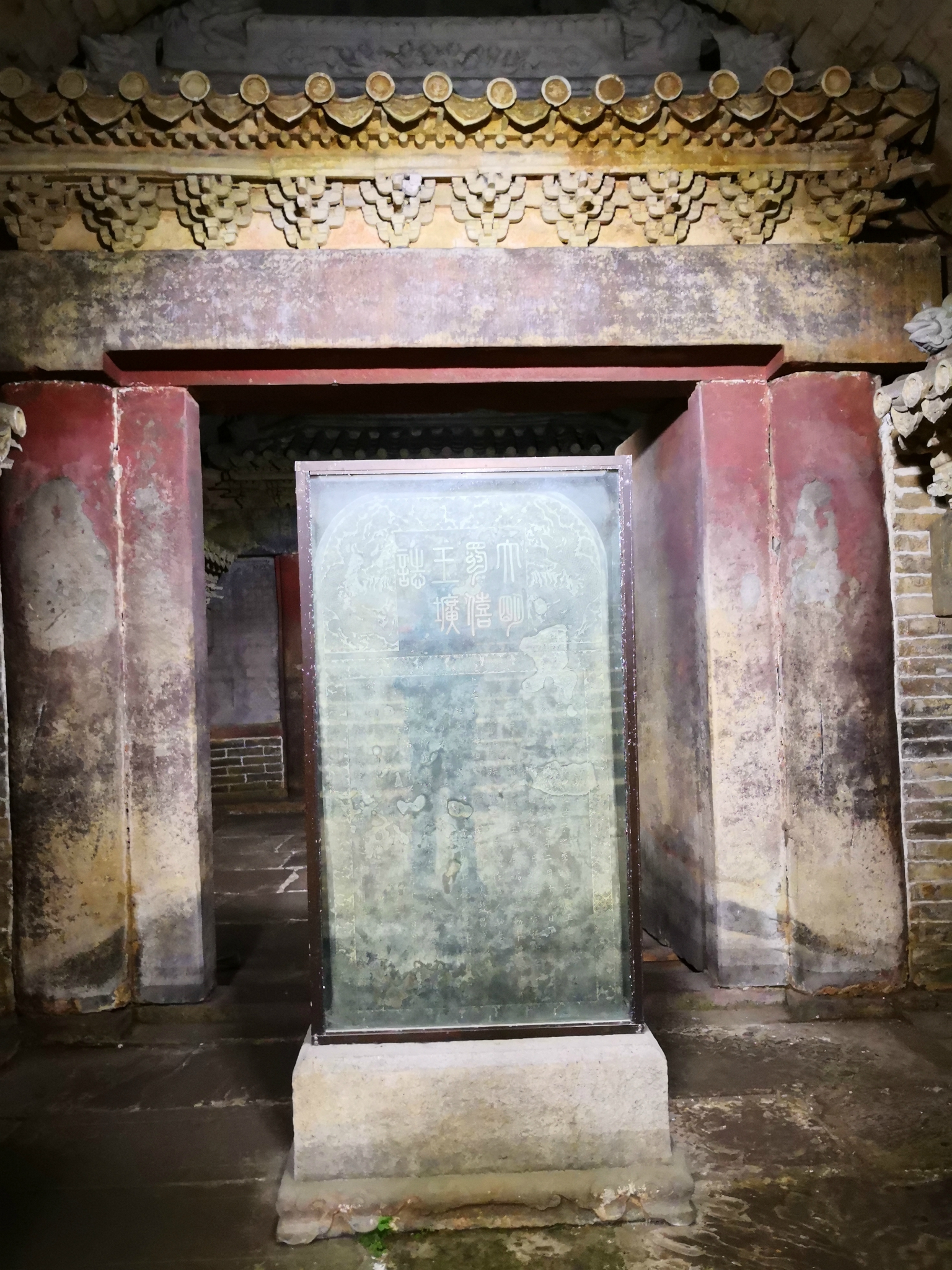 僖王陵为中心散布10余座明代蜀府诸王及王妃墓葬,形成了一处类似北京