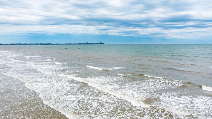 "在 防城港 的白浪滩，这个休闲度假景区展现的淋漓尽致。 防城港 市 中国 唯一一个沿海和延口岸的地方_白浪滩"的评论图片