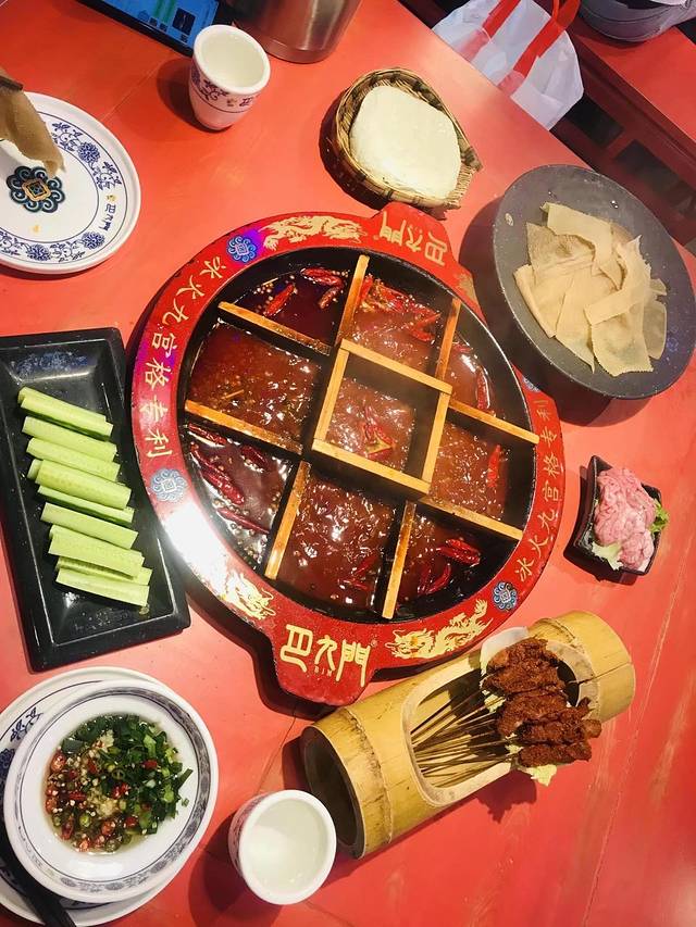 巴九门老火锅(解放碑地标店)