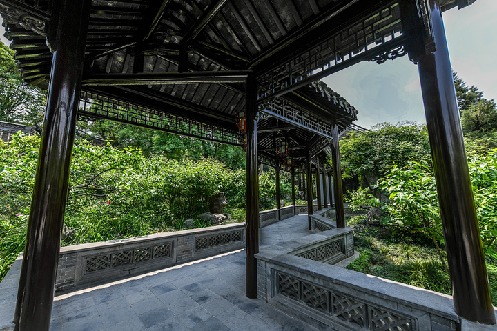 徐园是瘦西湖境内一个比较隐蔽的园林但是这座私宅却私藏了整个瘦西湖