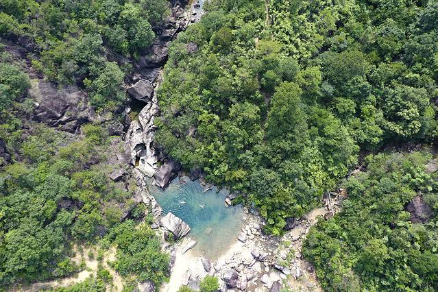 连心谷(爱心潭)