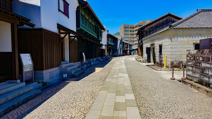"出岛内还开了一家和服体验店，租上一件美丽的和服，在出岛内漫步，仿佛穿越到了江户时代_Dejima"的评论图片