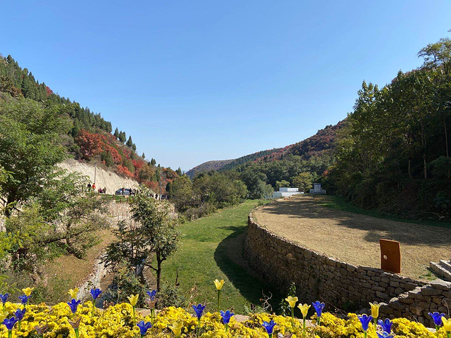 顺山谷而上,景区内景区内和尚房村内的泉水和尚房古村落和尚房古村落