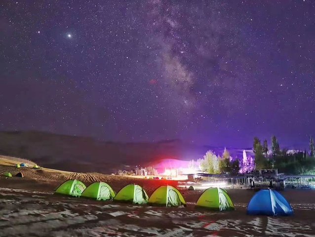 敦煌沙漠露营基地