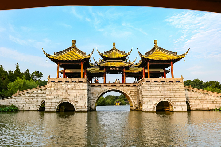 瘦西湖作为扬州最知名的5a级景点尤其是每年烟花三月下扬州的季节那真