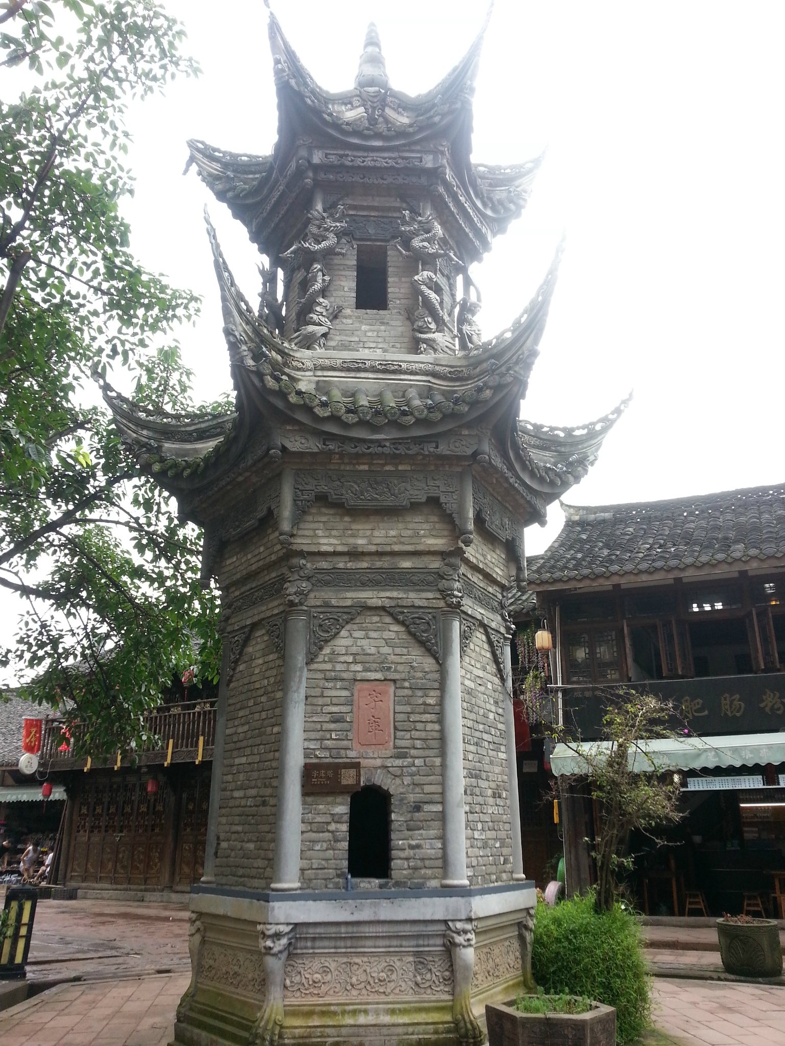 洛带古镇位于四川省成都市龙泉驿区境内是成都近郊保存最为完整的客家