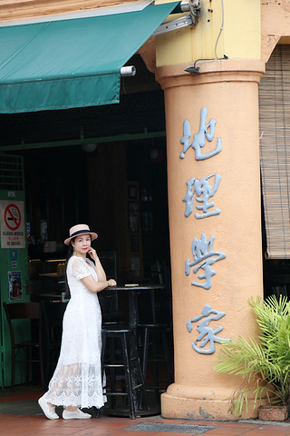 "鸡场街距今已有300多年的历史，是一个华人聚集的地区，在这条街上开有许多古董店、咖啡厅、餐馆以..._鸡场街"的评论图片