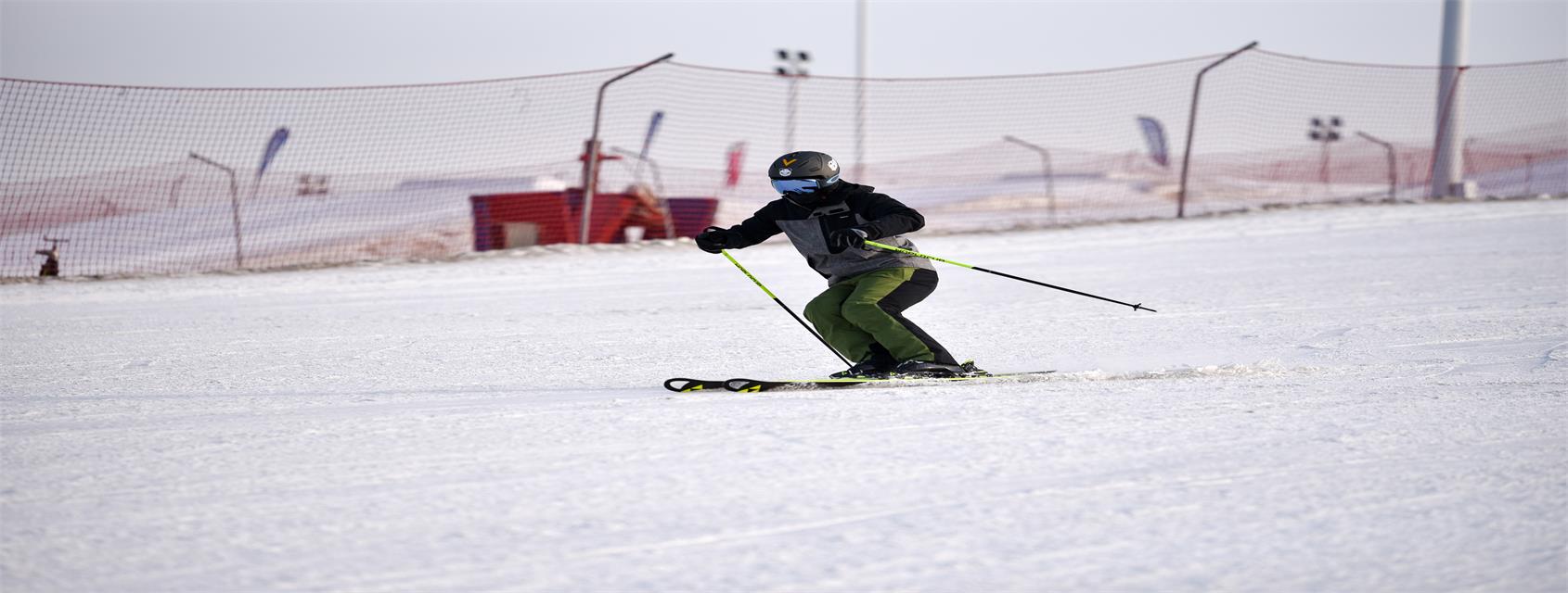 冬天怎么可能不去滑雪，天津玉龙滑雪场告诉你怎么玩转滑雪场！