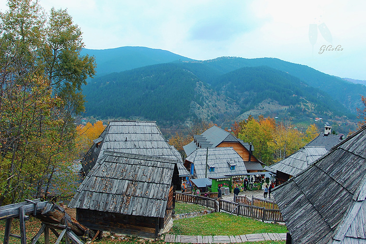 "...被称为塞尔维亚自然风光的代表，还有“萨尔干8”怀旧小火车，著名导演建的木头城，都在这一片深山中_木头村"的评论图片