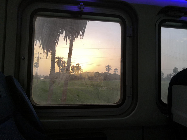 "从神庙返回后，阿斯旺的全部行程结束了。好在，埃及的火车真的是服务好、环境佳_阿斯旺火车站"的评论图片