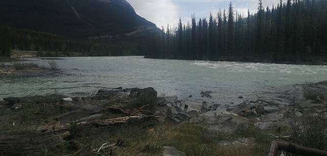 阿萨巴斯卡瀑布