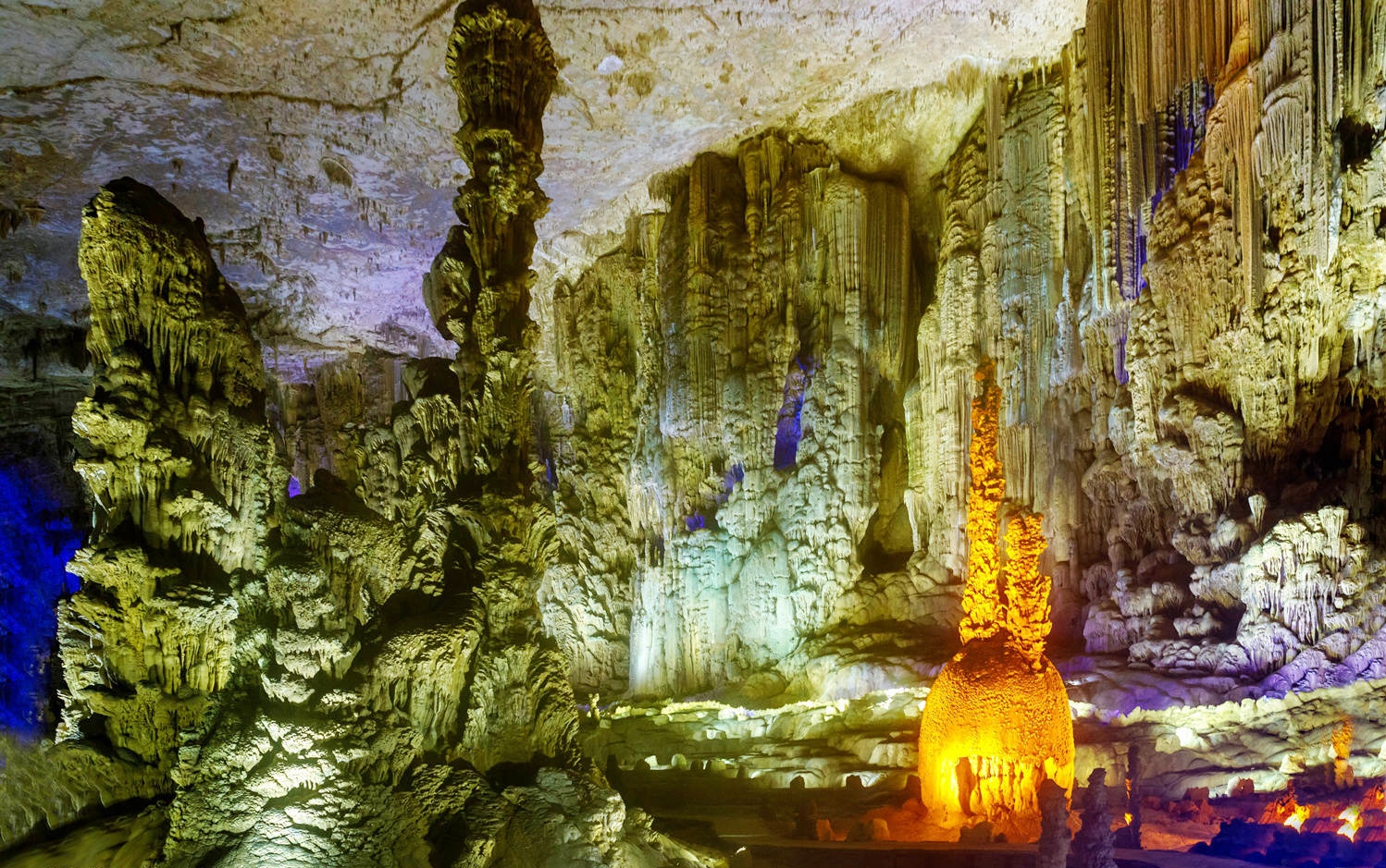 织金洞算是织金景区之最也是最具代表性的景点国家aaaa级风景区是一个