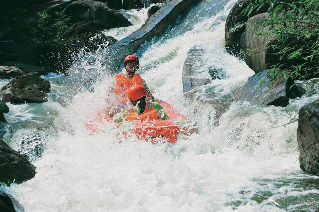 龙浒峡漂流