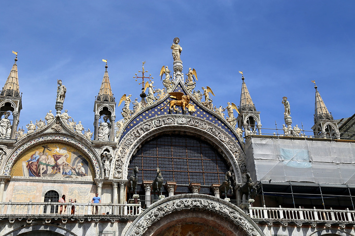 "它曾是中世纪欧洲最大的教堂，威尼斯建筑艺术的经典之作，同时也是一座收藏丰富艺术品的宝库_圣马尔谷圣殿宗主教座堂"的评论图片
