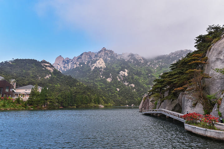 "从炼丹台上看出去的风景，天柱山西关群峰在湖畔生出新的意境_炼丹湖"的评论图片