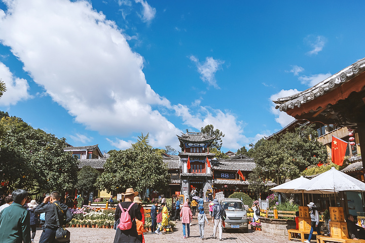 小桥流水垂柳倒,今日已非古时廊,时隔一年丽江还是原来的样子,安静的