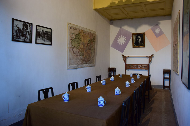 .伏笔,据导游称,这便是陕西名产--蓝田玉,之所以