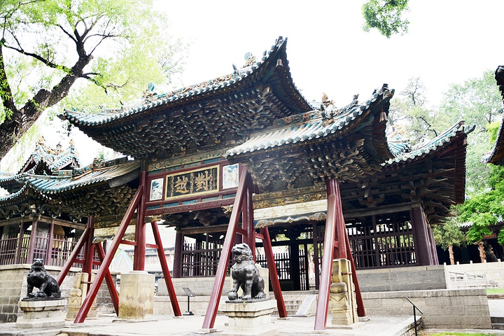 "太原市晋祠，中国现存最早的皇家园林，可以说是去太原的必打卡之地。殿内供奉着四十三尊彩塑_晋祠博物馆"的评论图片