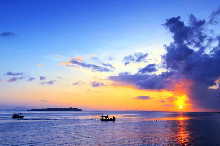 更重要的是我看到了南海风光,了解了以前从未了解的黎族人文,看到了