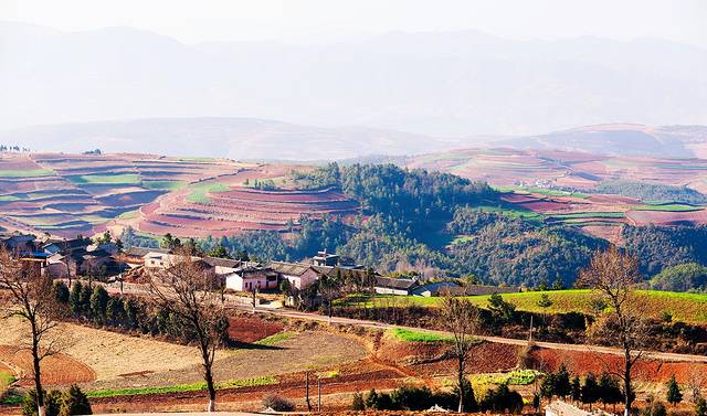 红土地落霞沟风景区