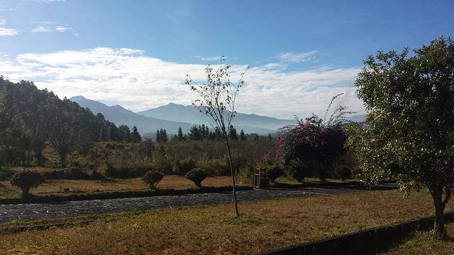 火山地质公园滑翔机体验