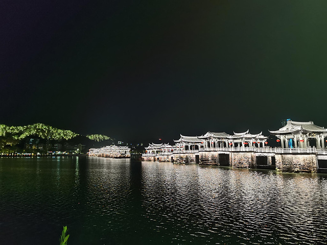 "广济桥是中国古代著名桥梁之一，始建于南宋乾道六年（１１７０年）历时５７年建成，全长５１５米，分..._广济桥"的评论图片