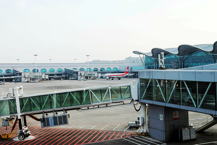 "究其原因不仅仅是因为到江北国际机场比较近，主要是飞往同一个目的地，重庆机场的机票始终要比成都便宜_江北国际机场"的评论图片