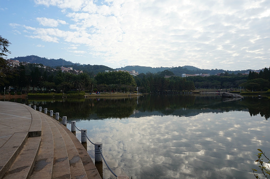 厦门大学芙蓉湖旅游景点图片