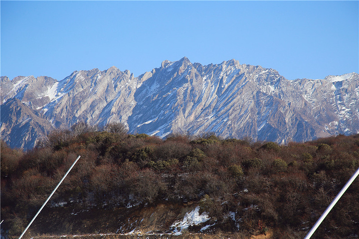 2023而作為西南頂級冰雪度假勝地,九鼎山太子嶺滑雪場更是配備了鶴鳴