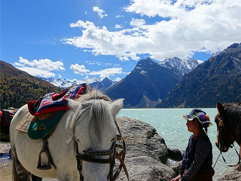 玉隆拉措风景区旅游景点图片