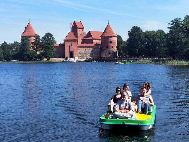 "在特拉凯小镇外的湖心岛上，坐落着立陶宛最著名的景点——特拉凯城堡_特拉凯城堡"的评论图片