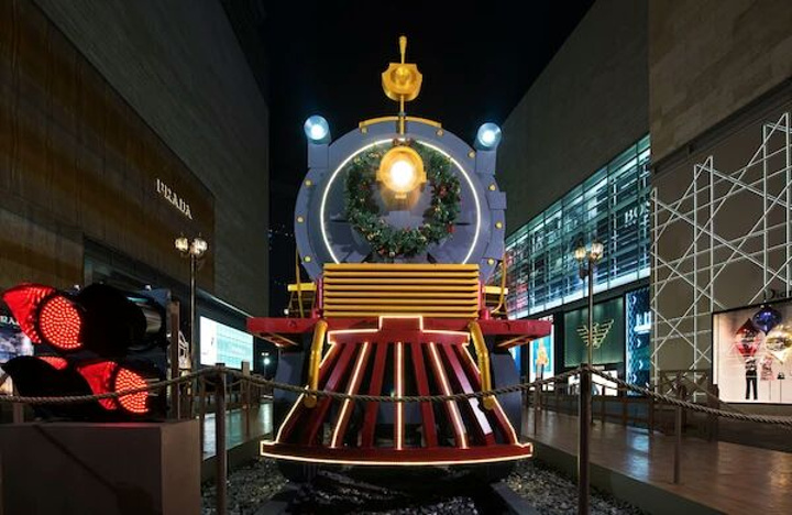 "晚上选择去新街口浪，商场旁边的小火车也有了圣诞节的氛围_新街口"的评论图片