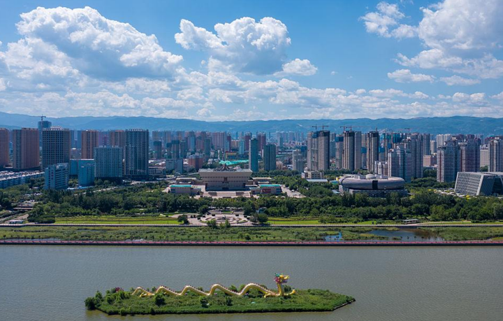 太原汾河景區覆蓋面積極為廣闊,北起尖草坪區柴村橋,南至小店區迎賓橋