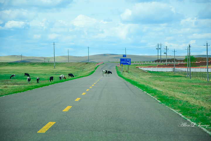 天气给力蓝天白云下一切美不胜收满眼都是windows98的系统桌面故意