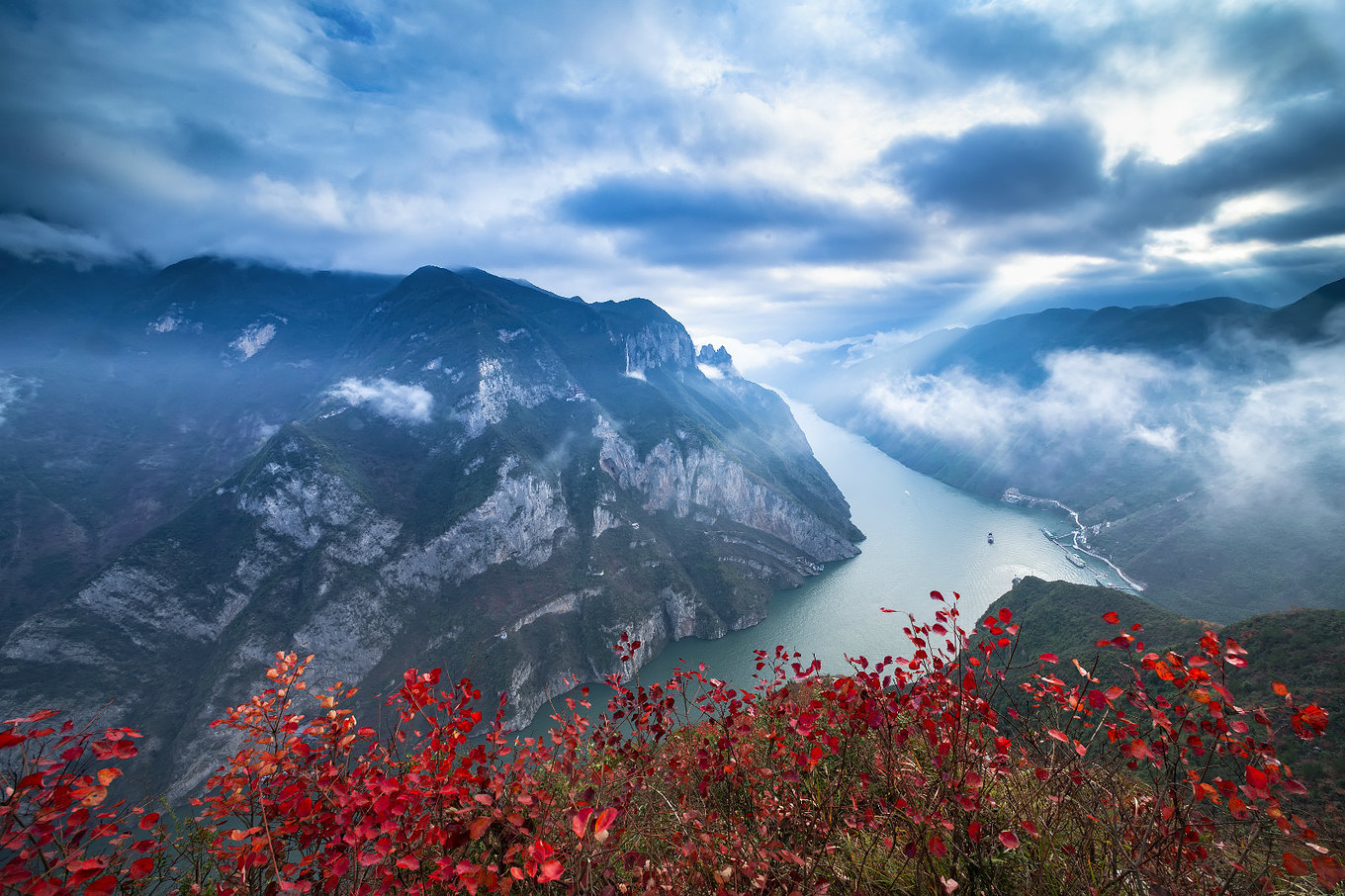一幅巨大的天然山水画卷——长江三峡